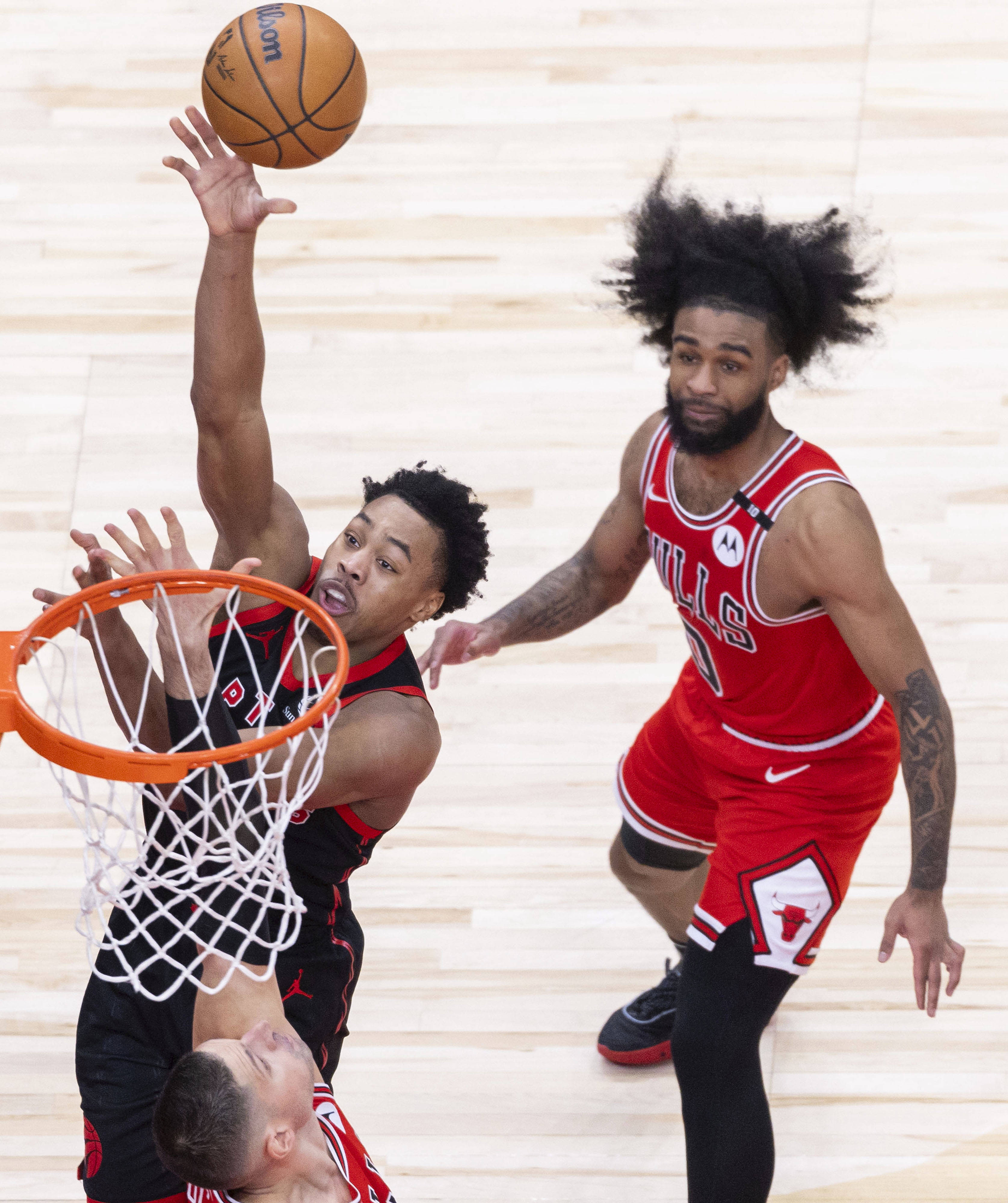 九游游戏-公牛队险胜猛龙，全员表现出色